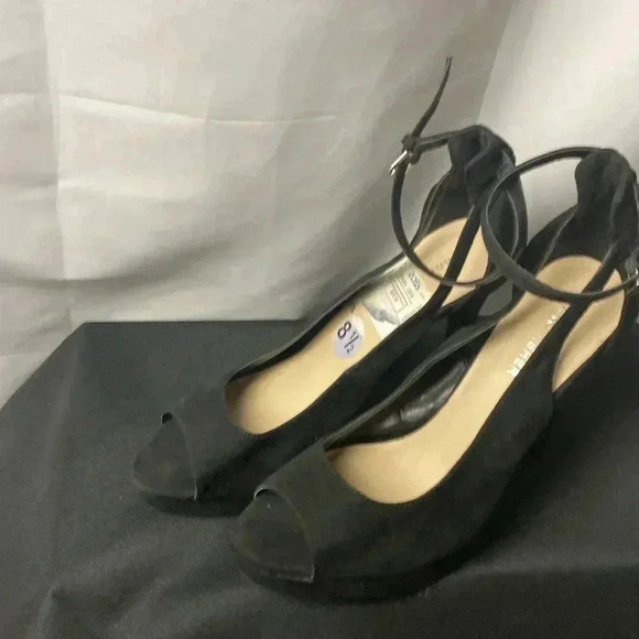 MARC FISHER WO SIZE 8.5 BLACK SUEDE 5” HEEL FRONT PLATFORM HEEL ANKLE STRAPS - Picture 16 of 16